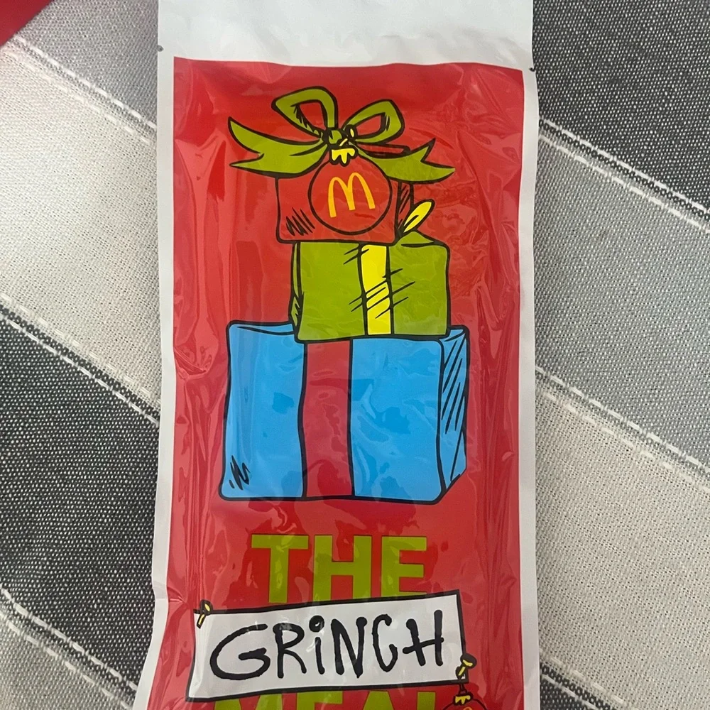 McDonald's Yellow Grinch Socks - Picture 1 of 2
